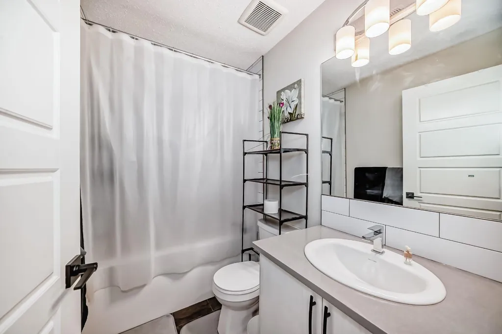 158 Chinook Gate Boulevard SW Airdrie AB t4b 4v3