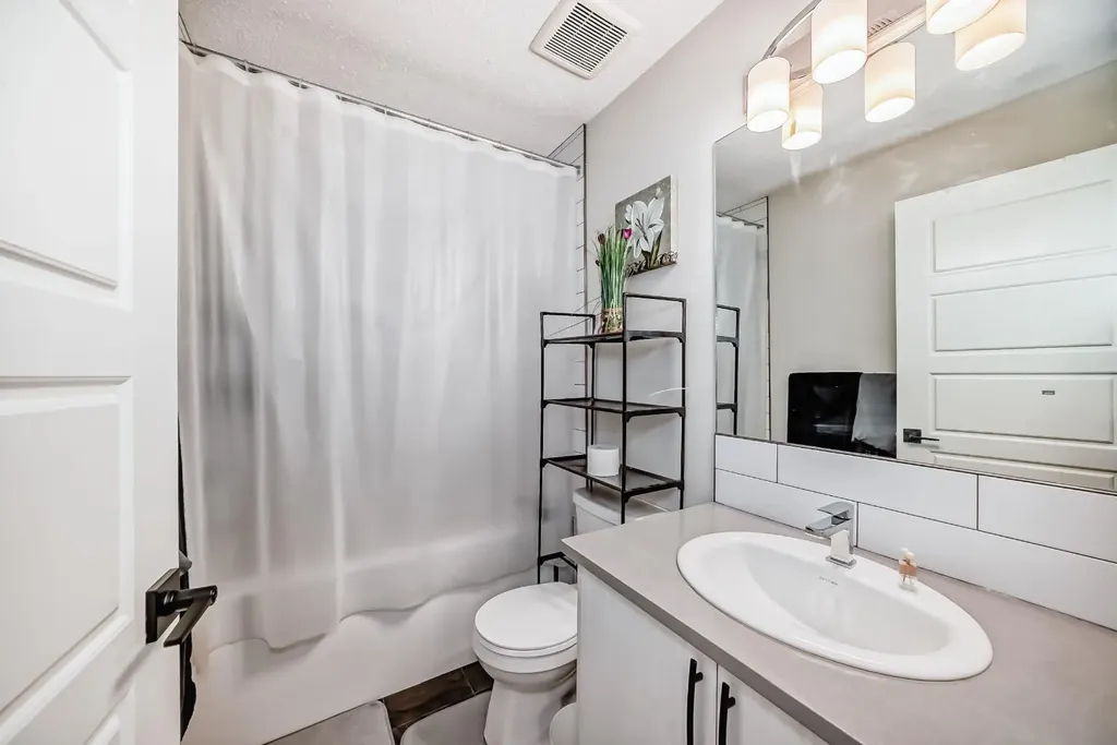 158 Chinook Gate Boulevard SW Airdrie AB t4b 4v3