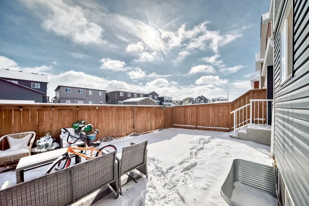 158 Chinook Gate Boulevard SW Airdrie AB t4b 4v3