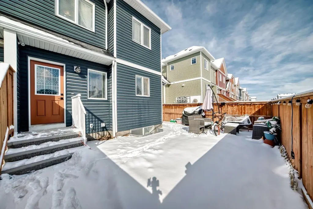 158 Chinook Gate Boulevard SW Airdrie AB t4b 4v3