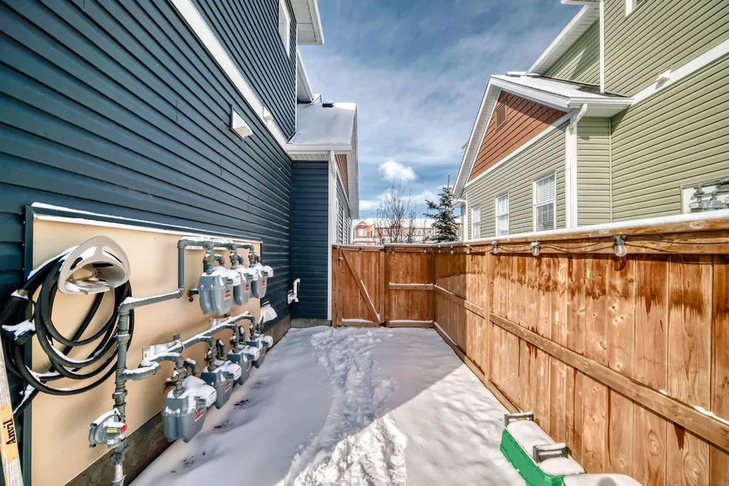158 Chinook Gate Boulevard SW Airdrie AB t4b 4v3