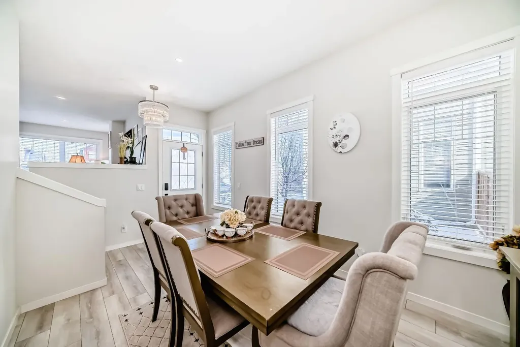 158 Chinook Gate Boulevard SW Airdrie AB t4b 4v3