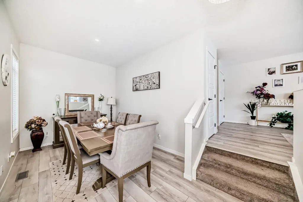158 Chinook Gate Boulevard SW Airdrie AB t4b 4v3