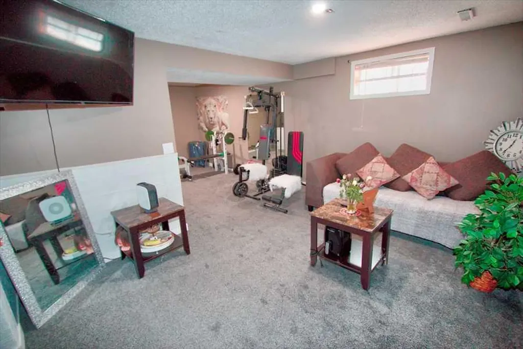 707 Malvern Drive NE Calgary AB T2A 5P9