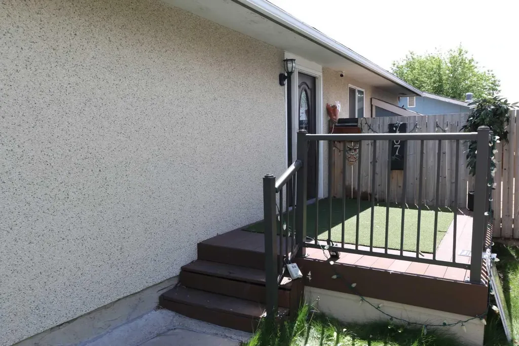 707 Malvern Drive NE Calgary AB T2A 5P9