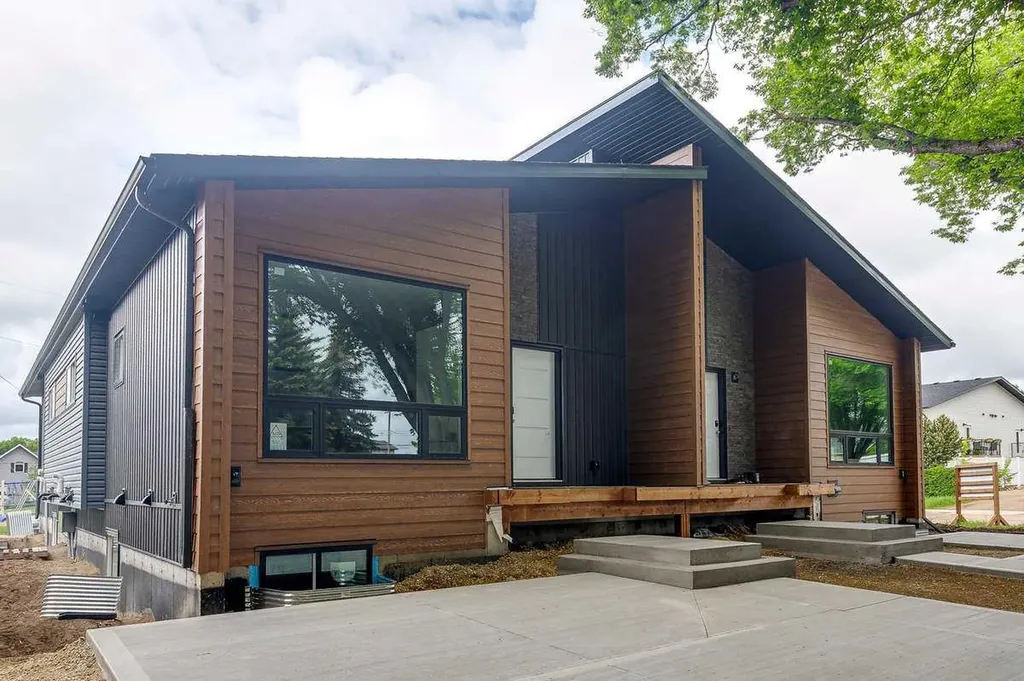 5537 51 Avenue Lacombe AB T4L 1K9