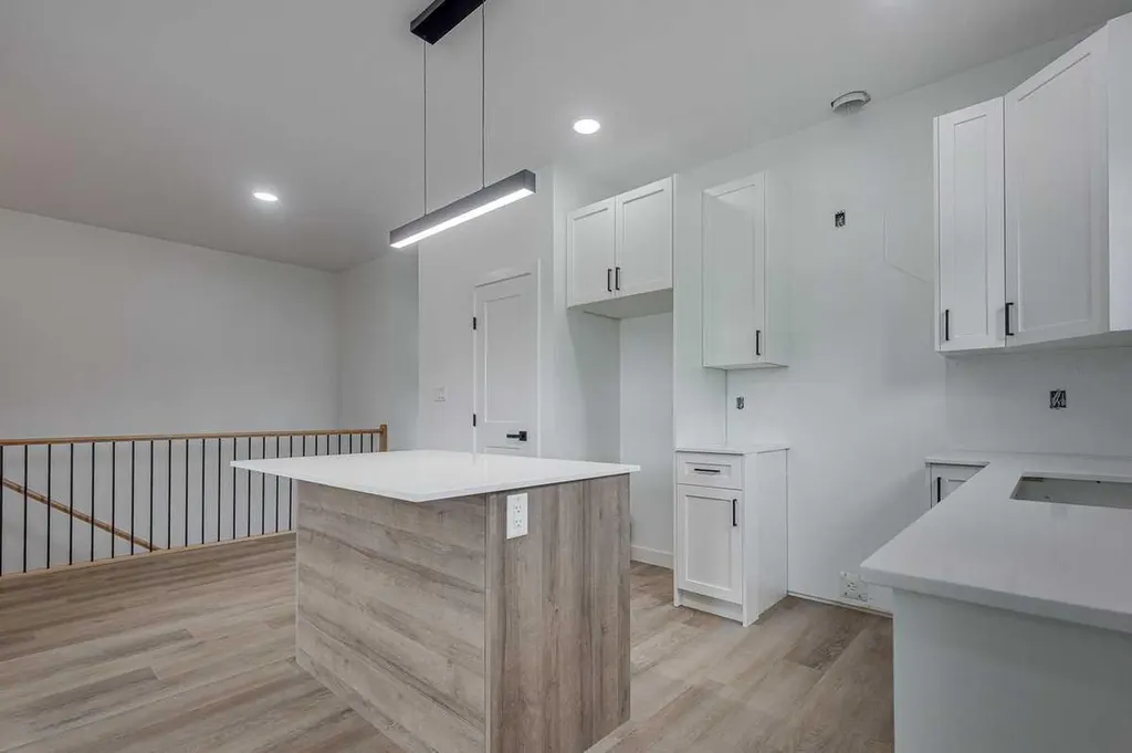 5537 51 Avenue Lacombe AB T4L 1K9