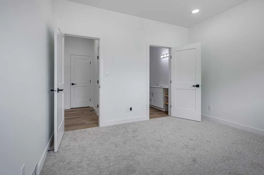 5537 51 Avenue Lacombe AB T4L 1K9