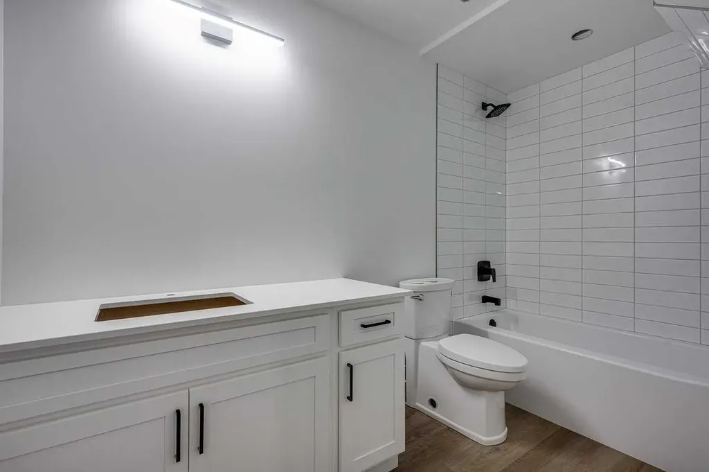 5537 51 Avenue Lacombe AB T4L 1K9