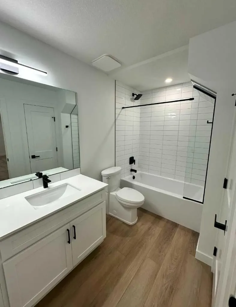 5537 51 Avenue Lacombe AB T4L 1K9