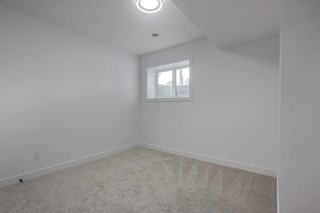 5537 51 Avenue Lacombe AB T4L 1K9