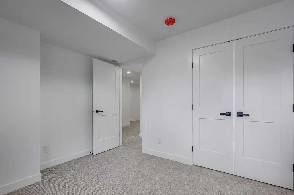 5537 51 Avenue Lacombe AB T4L 1K9
