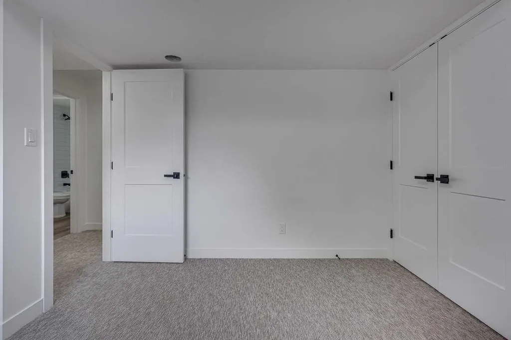 5537 51 Avenue Lacombe AB T4L 1K9