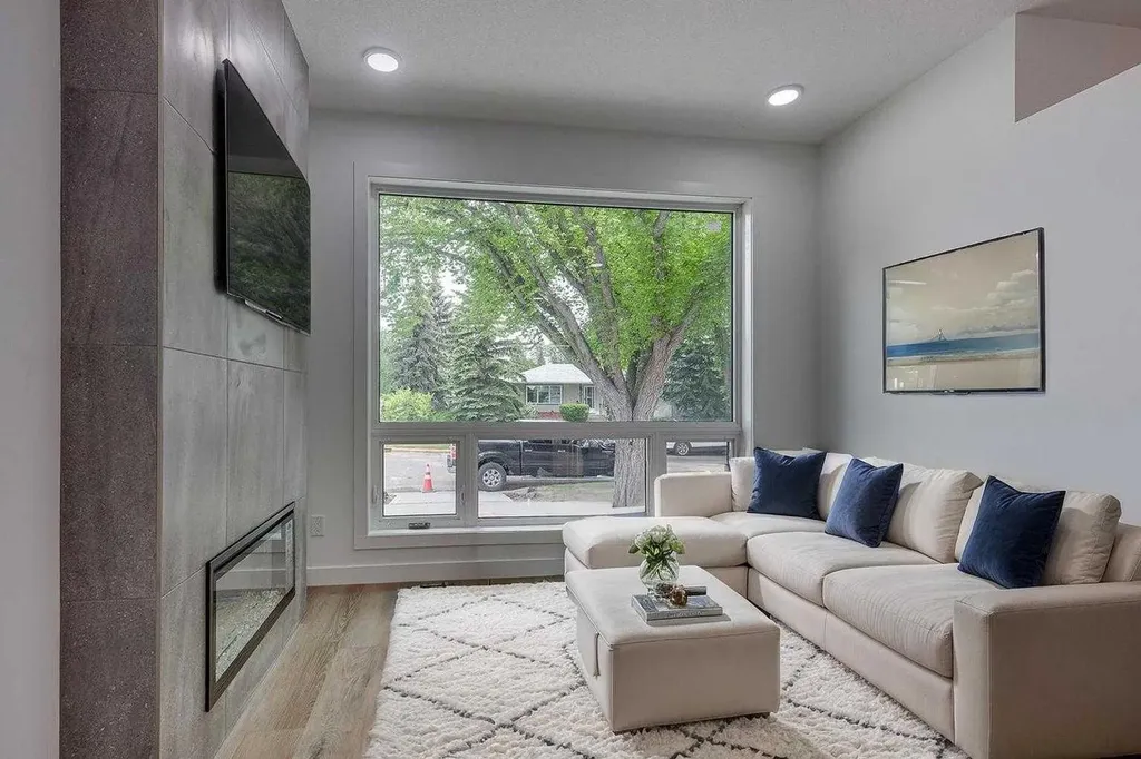 5537 51 Avenue Lacombe AB T4L 1K9