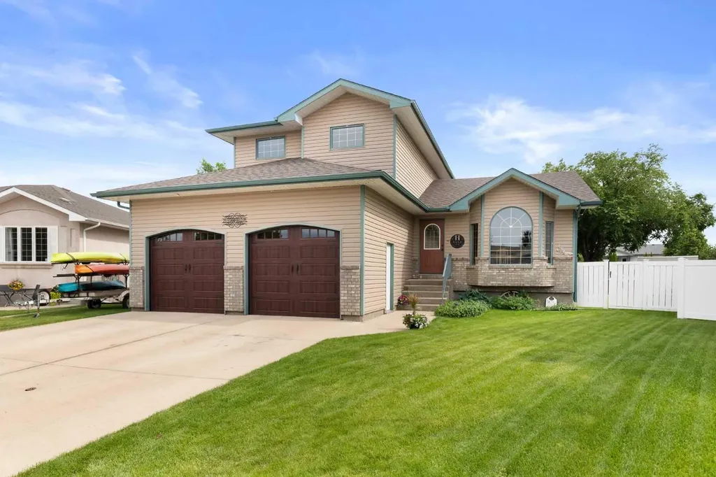 23 Stanfield Place SE Medicine Hat AB T1B4J2