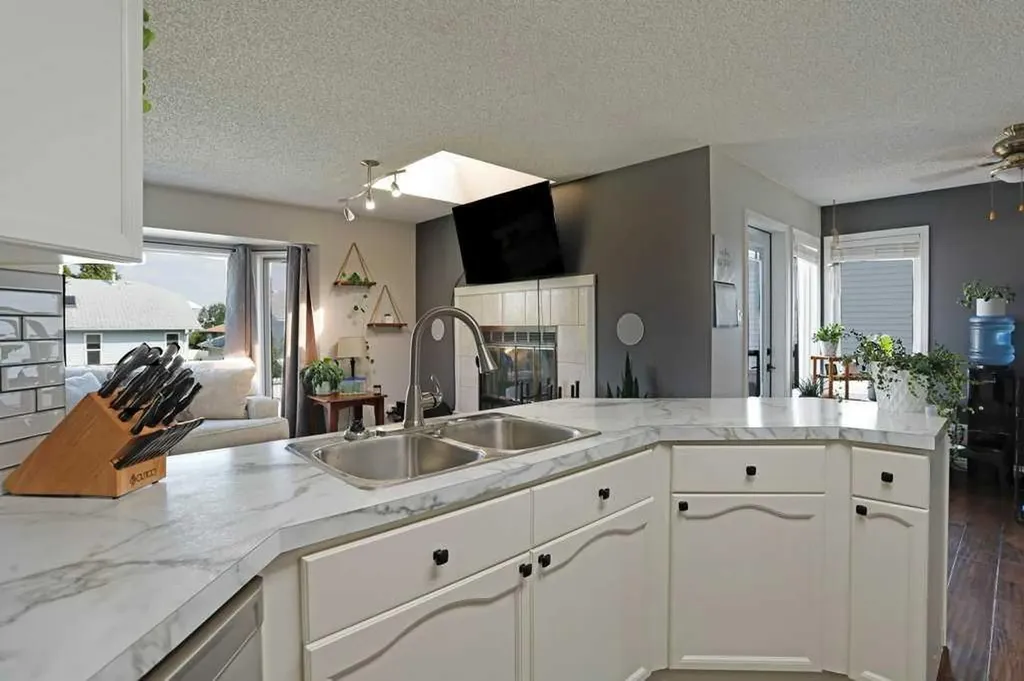 65 Parkland Way E Brooks AB T1R0M6