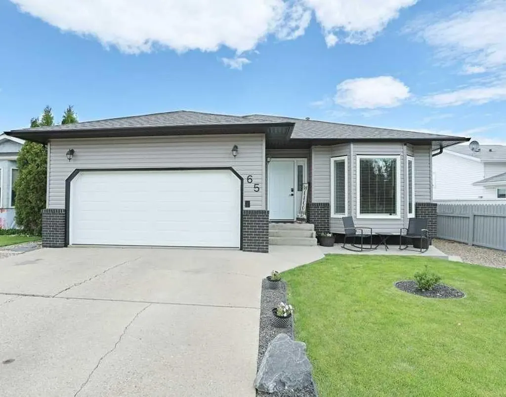 65 Parkland Way E Brooks AB T1R0M6