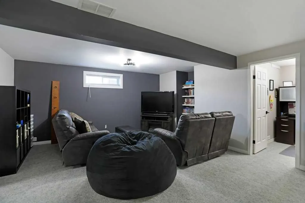 65 Parkland Way E Brooks AB T1R0M6