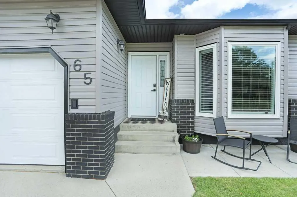 65 Parkland Way E Brooks AB T1R0M6