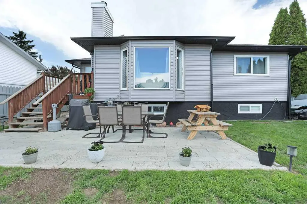 65 Parkland Way E Brooks AB T1R0M6