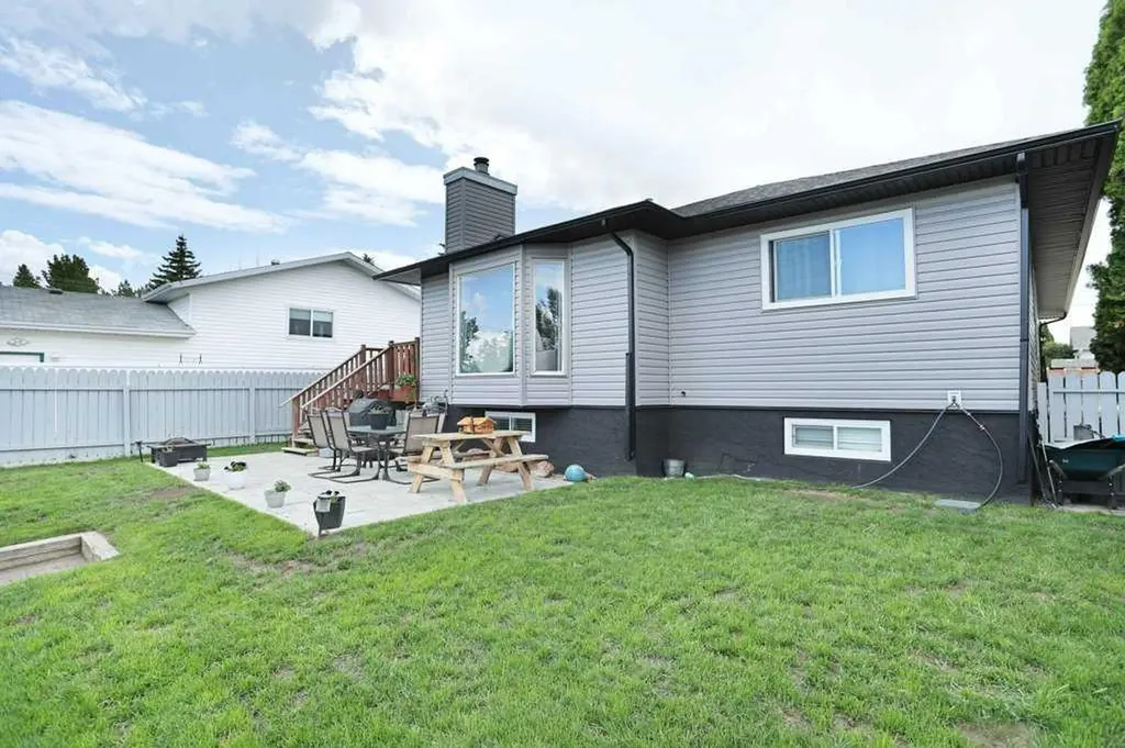 65 Parkland Way E Brooks AB T1R0M6