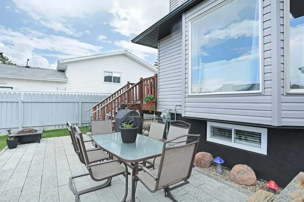 65 Parkland Way E Brooks AB T1R0M6