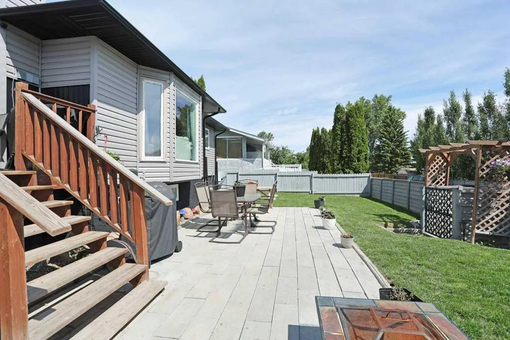 65 Parkland Way E Brooks AB T1R0M6