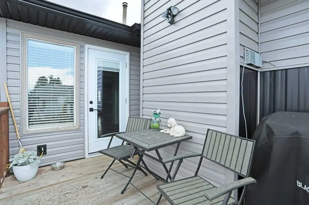 65 Parkland Way E Brooks AB T1R0M6