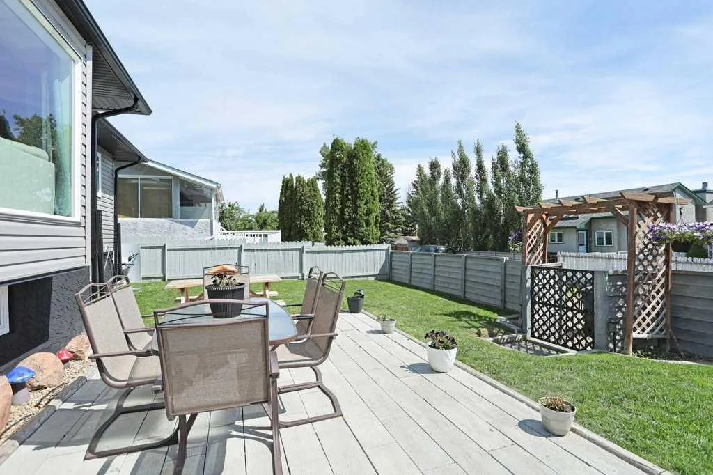 65 Parkland Way E Brooks AB T1R0M6