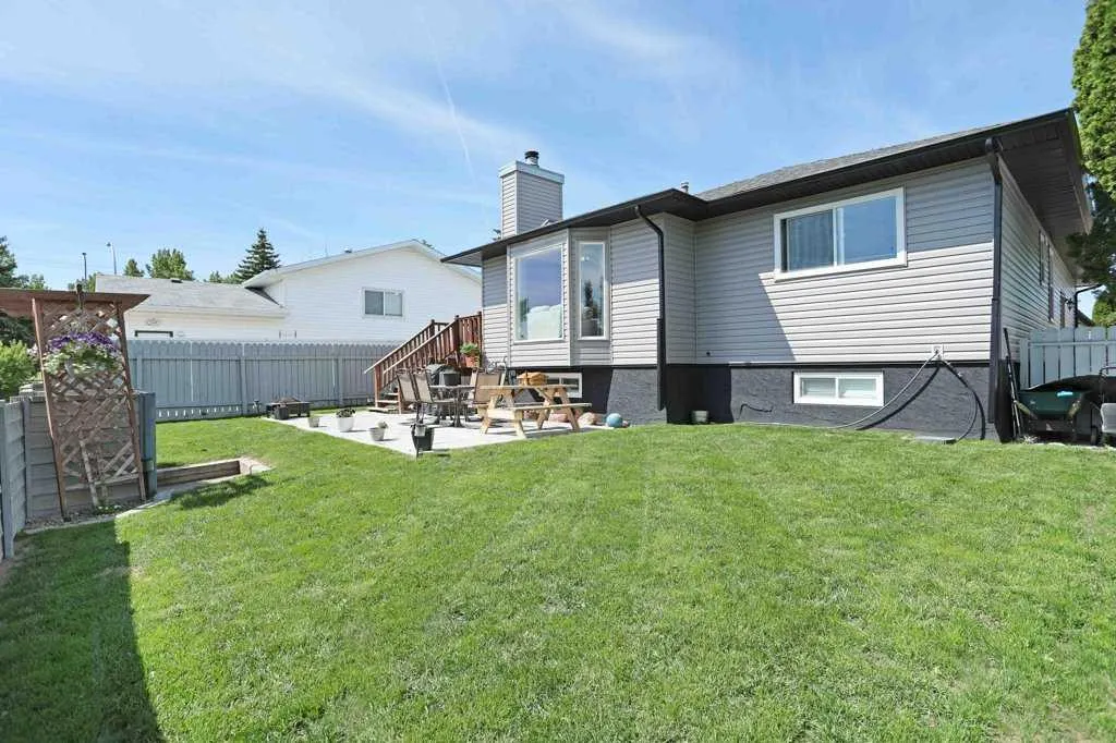 65 Parkland Way E Brooks AB T1R0M6