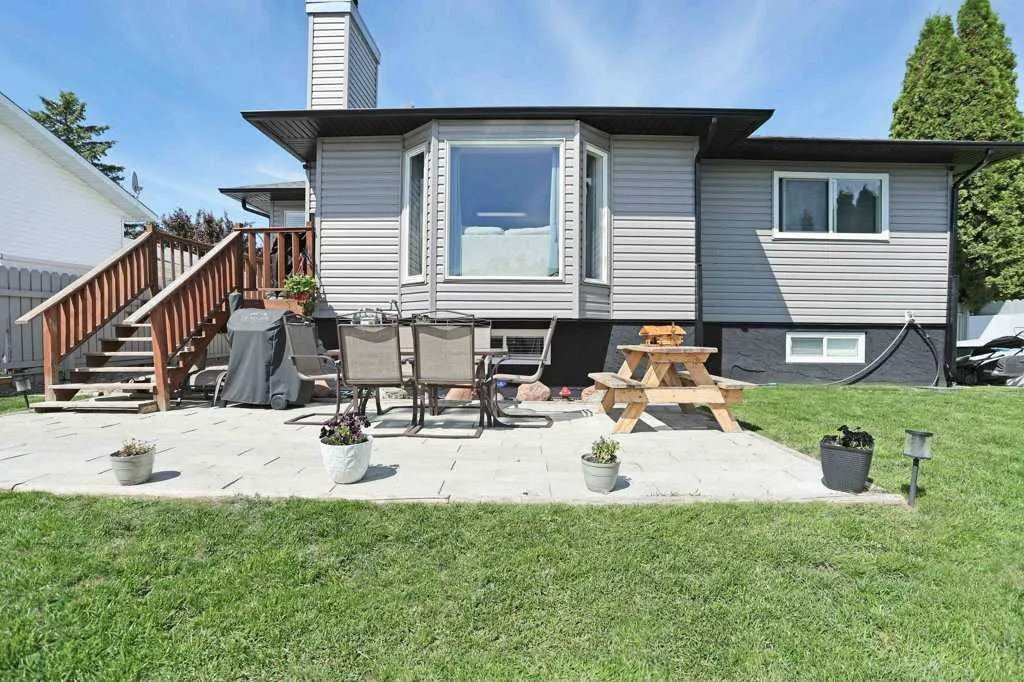 65 Parkland Way E Brooks AB T1R0M6