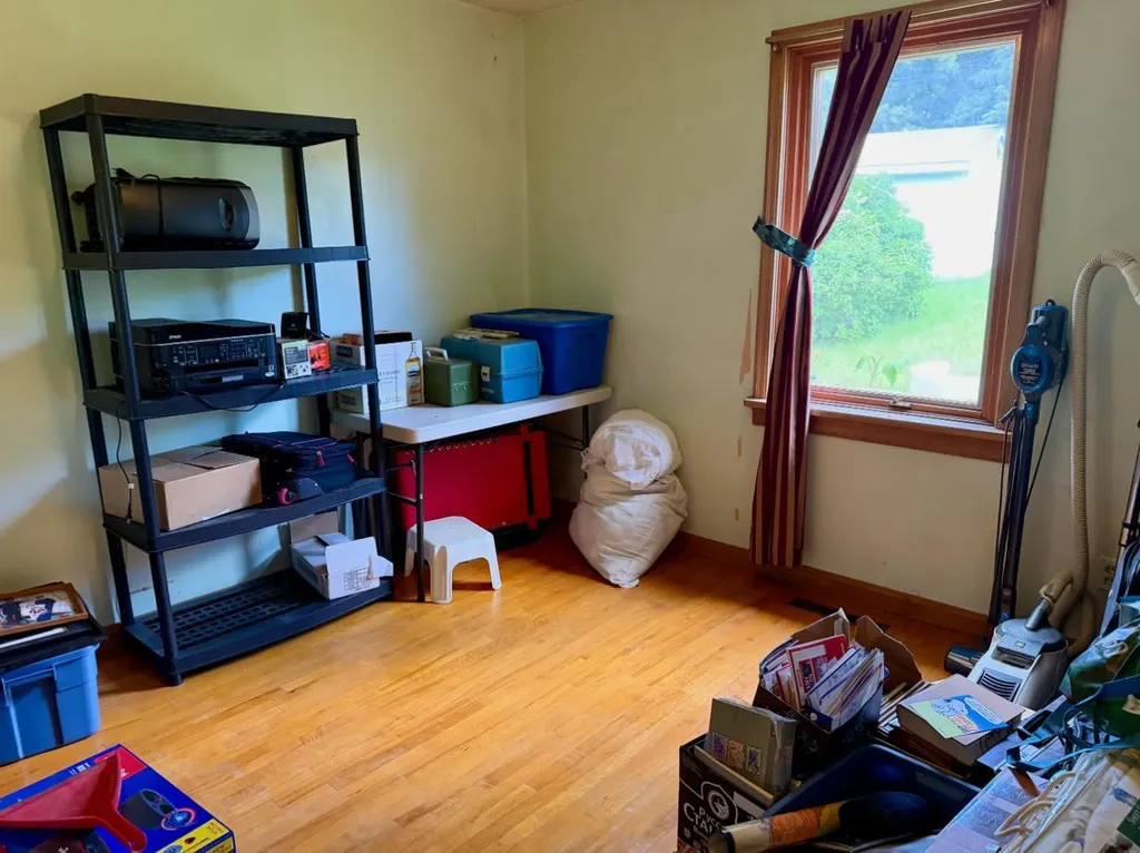 14825 21 Avenue S Frank AB T0K 0E0
