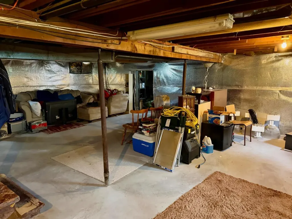 14925 21 Avenue S Frank AB T0K 0E0