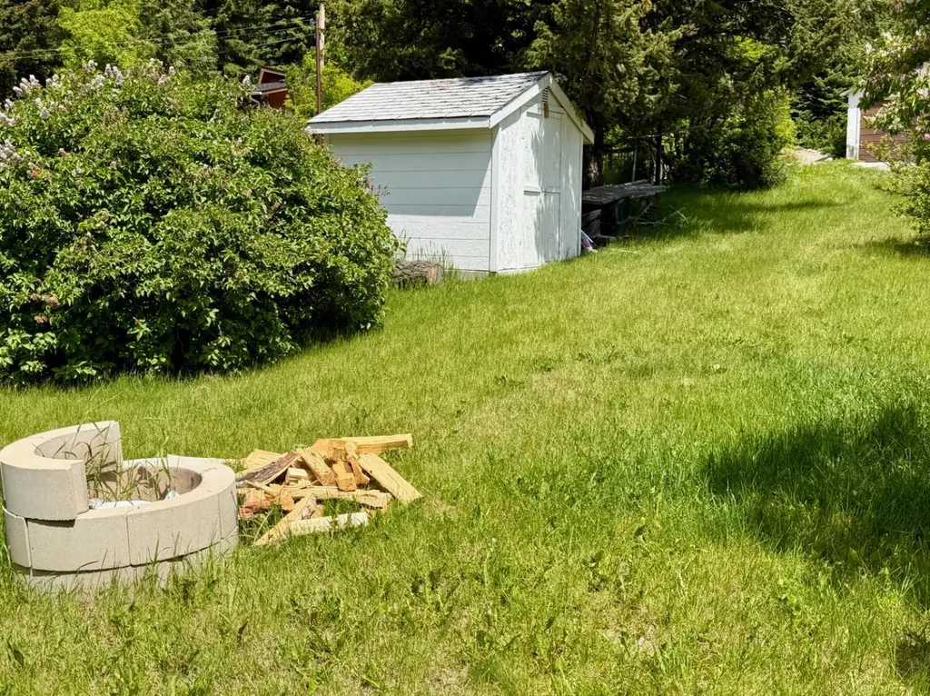 14925 21 Avenue S Frank AB T0K 0E0