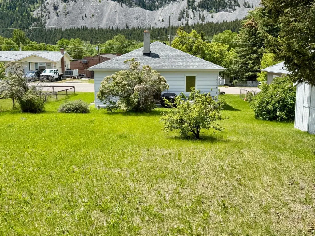 14925 21 Avenue S Frank AB T0K 0E0