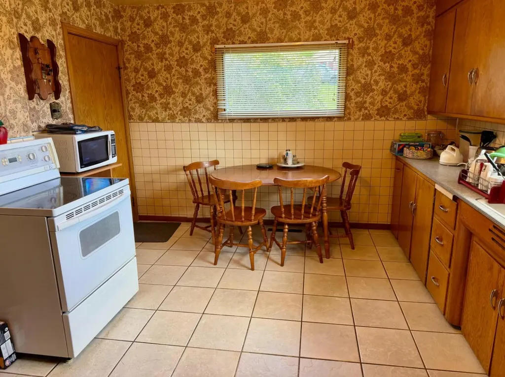 14925 21 Avenue S Frank AB T0K 0E0