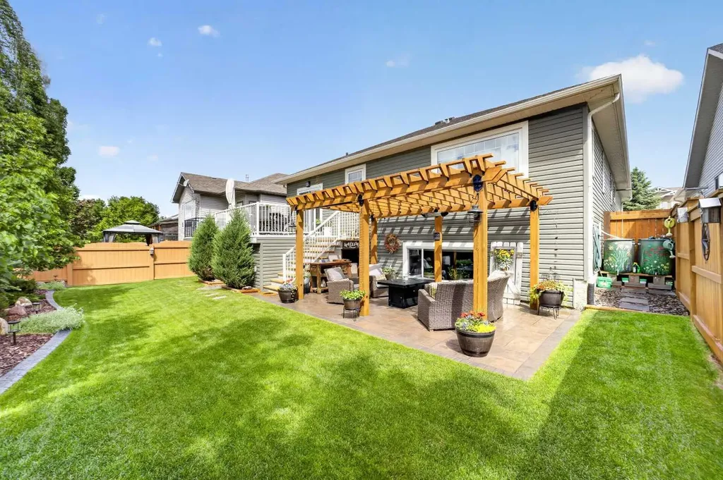 758 Stonehaven Drive Carstairs AB T0M0N0