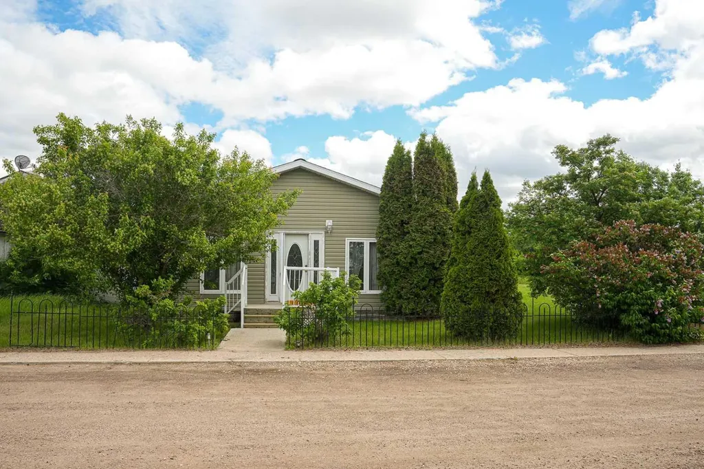 4927 51 Street Hardisty AB T0B 1V0