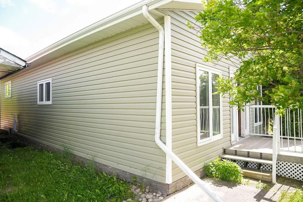4927 51 Street Hardisty AB T0B 1V0