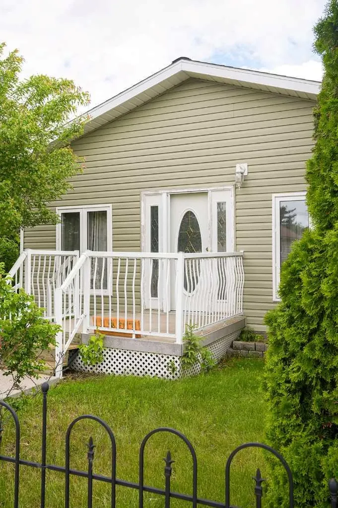 4927 51 Street Hardisty AB T0B 1V0