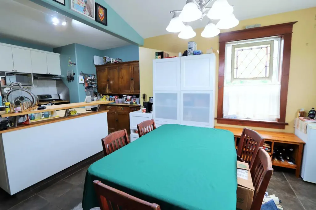 5224 51 Avenue Ponoka AB T4J 1H8
