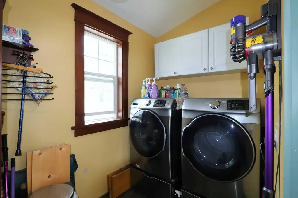 5224 51 Avenue Ponoka AB T4J 1H8