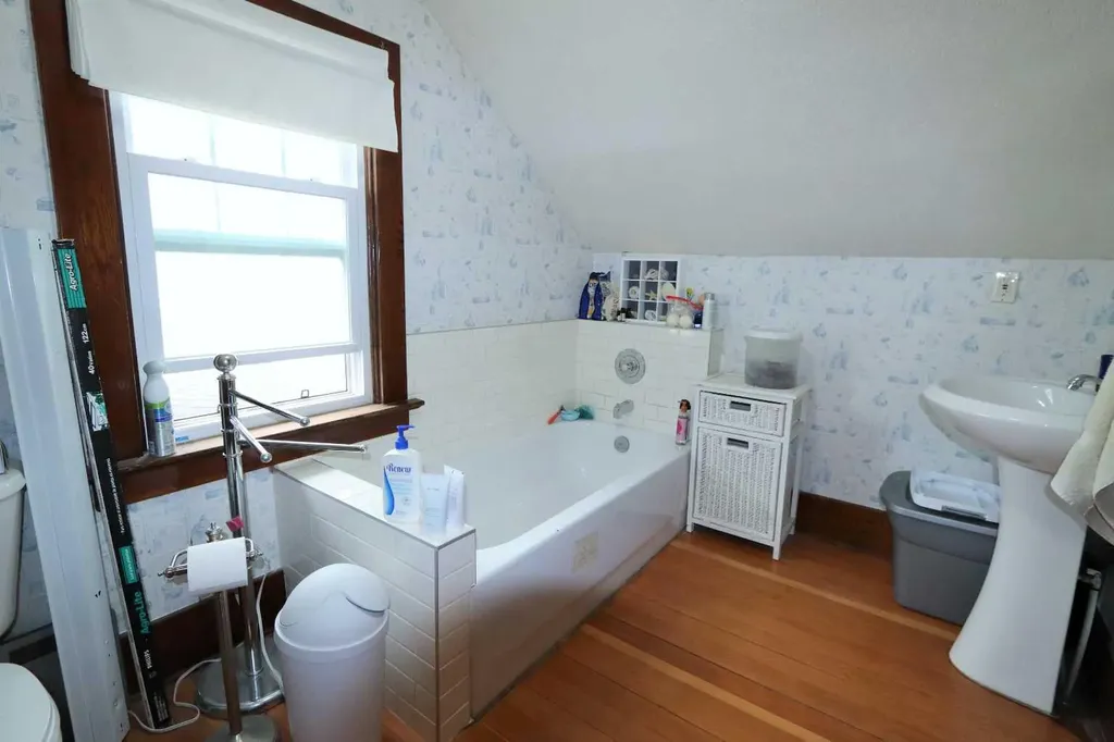 5224 51 Avenue Ponoka AB T4J 1H8