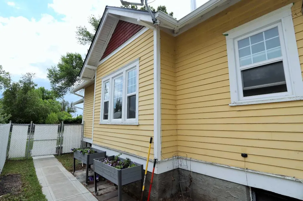 5224 51 Avenue Ponoka AB T4J 1H8