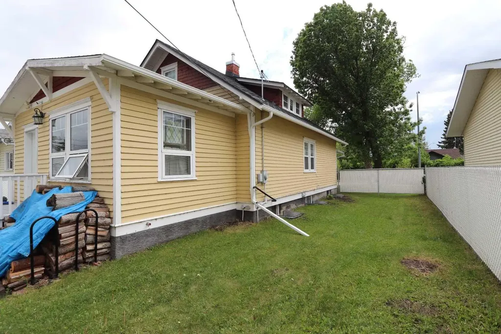 5224 51 Avenue Ponoka AB T4J 1H8