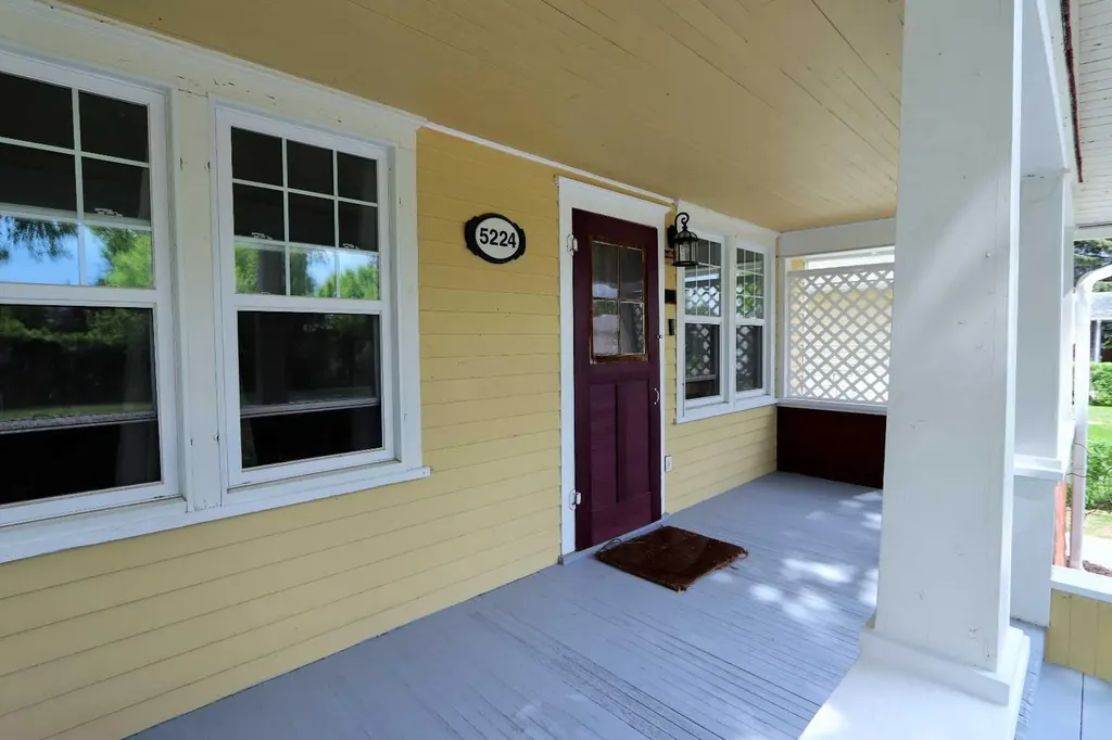 5224 51 Avenue Ponoka AB T4J 1H8