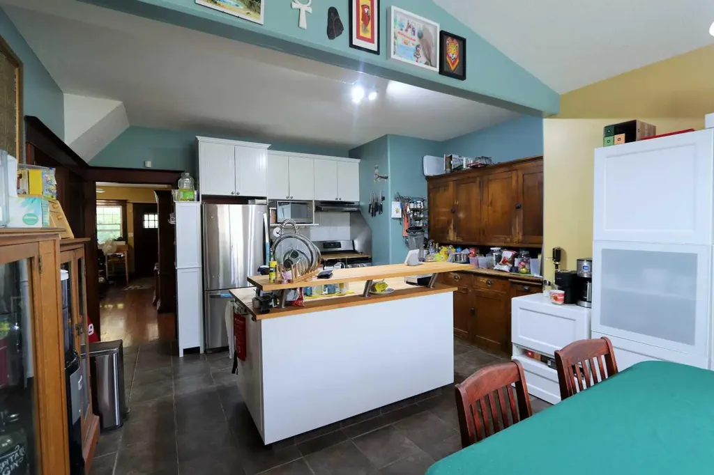 5224 51 Avenue Ponoka AB T4J 1H8