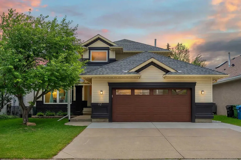 92 Douglas Woods Grove SE Calgary AB T2Z 2H7