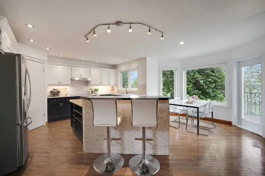 92 Douglas Woods Grove SE Calgary AB T2Z 2H7