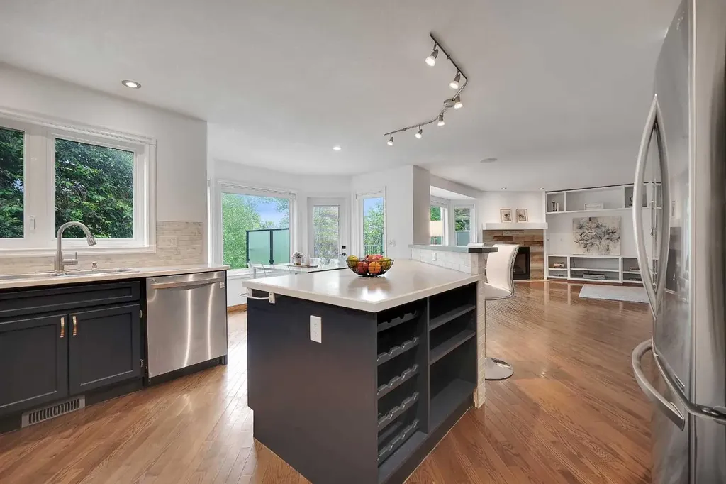 92 Douglas Woods Grove SE Calgary AB T2Z 2H7